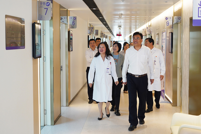杜振宗到自治区人类辅助生殖技术管理中心调研指导