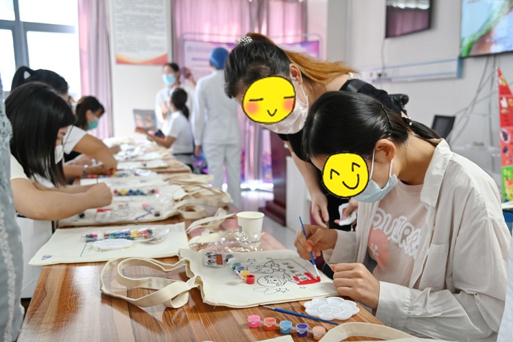 喜迎国庆，幸福孕育——我院产科开展迎国庆绘画活动