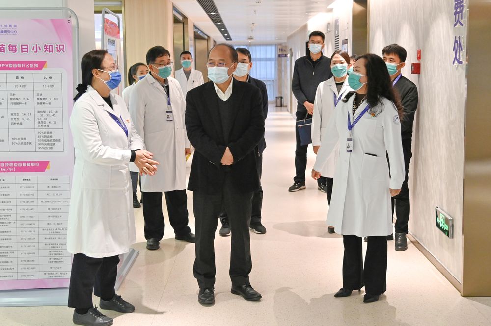 自治区卫生健康委党组书记、主任廖品琥慰问我院医务人员