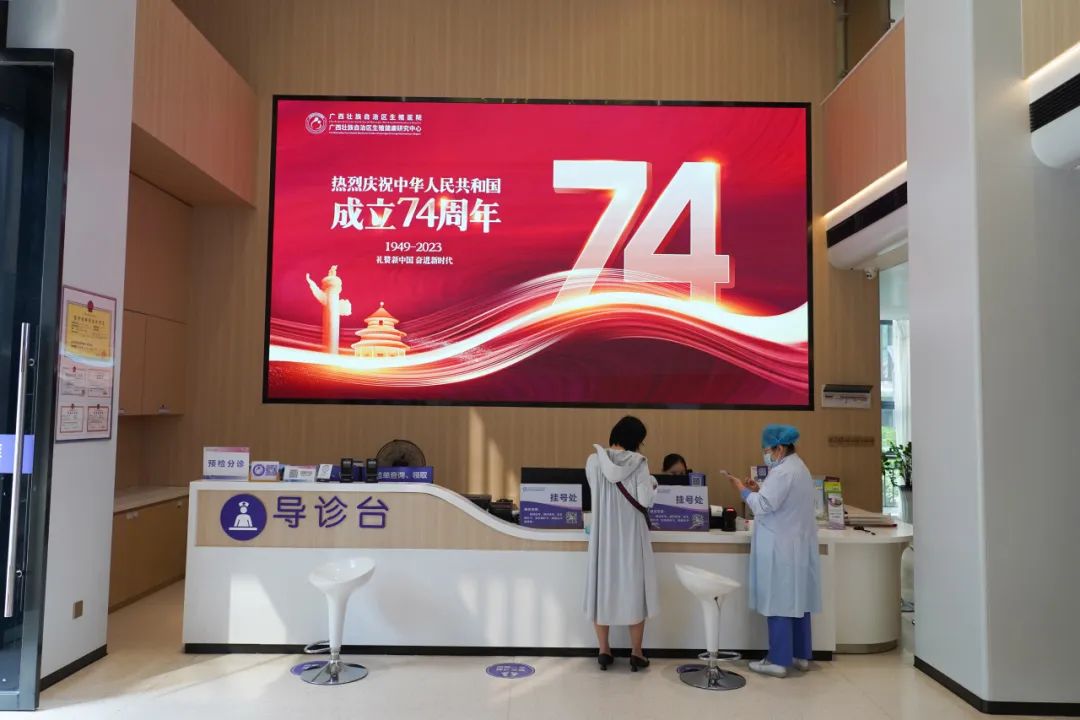 国庆在岗｜他们用坚守诠释着医护的责任与担当
