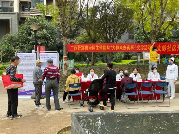 三八妇女节｜我院与保利青秀郡小区联合开展“为群众办实事”义诊活动