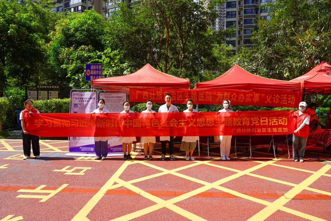 我院携手保利翎峯台小区开展 “为群众办实事”义诊活动