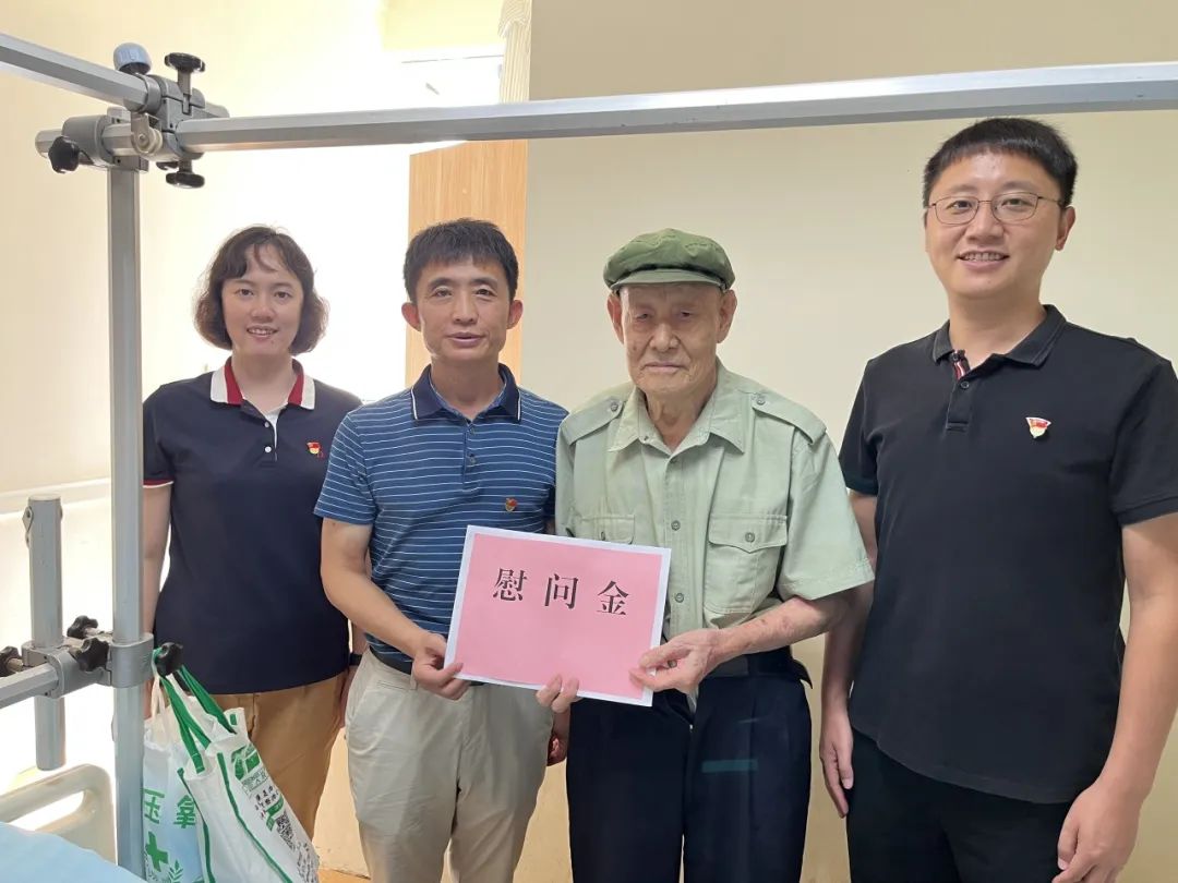 走访慰问老党员 共话家常暖人心——我院开展庆“七·一”老党员慰问活动