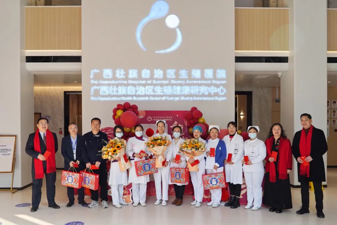 新春送福 暖意融融——我院领导看望慰问春节在岗职工和住院患者
