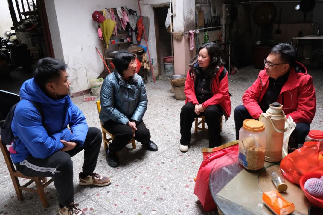 节前送温暖 岁寒暖人心——我院赴泗水村开展春节慰问及帮扶联系工作