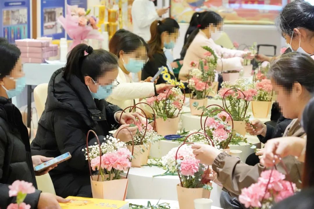 三八节丨我院产科圆满举办“守护女性 产科聚‘会’”三八国际妇女节插花主题活动