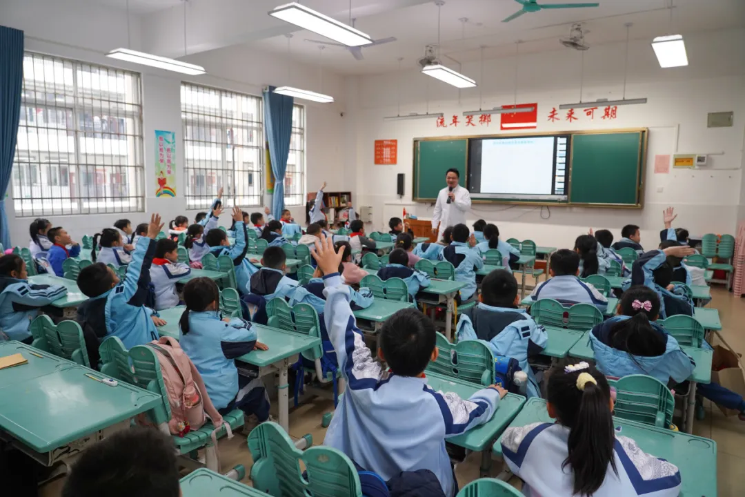 生殖健康科普，从校园起航——自治区生殖医院助力儿童成长教育