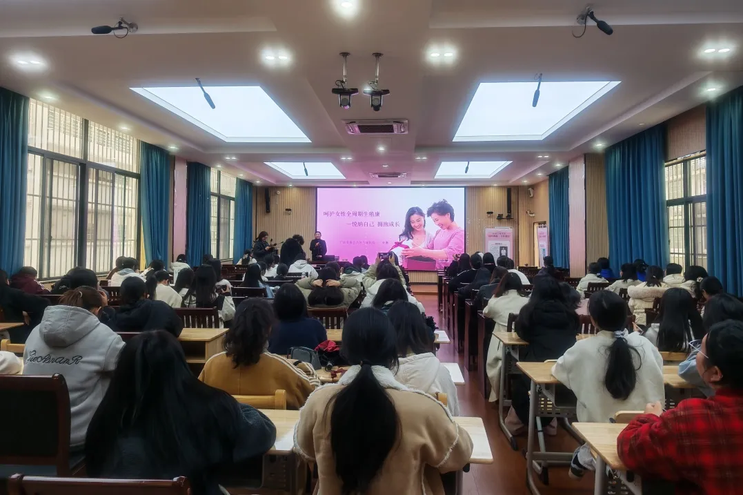 自治区生殖医院赴广西农业职业技术大学开展三八节生殖健康科普讲座
