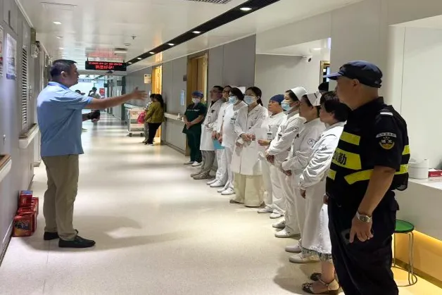 筑牢生命防线 保护患者安全——妇产科党支部开展病房消防应急演练